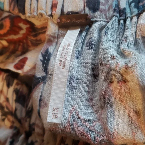 Free People "Pretty and Free" off the shoulder floral romper, size xs - Picture 10 of 10